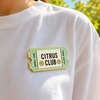 Épingles de revers personnalisées en émail dur, badges décoratifs, cadeaux promotionnels, artisanat métallique, motifs de dessins animés, thème Citrus Club, pour billets personnalisés