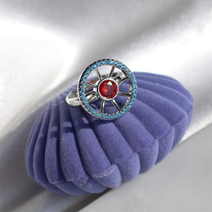 Anillo Ajustable Abierto de Aleación con Incrustaciones de Diamantes y Rubíes, Estilo Lujo Ligero, Sencillo y Romántico, Regalo para Mujer - Product Image 2