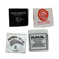 Étiquettes de marque personnalisées en satin damassé brodé, prix d'usine, logo personnalisé, étiquette personnalisée, polyester imprimé numériquement