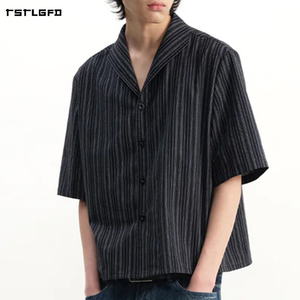 เสื้อเชิ้ตผู้ชายสีขาว เทา น้ำตาล ลายทางหลากสี ผ้าฝ้ายผสมลินิน คอตั้ง แขนครึ่ง ทรงหลวม สไตล์ Old Money เหมาะสำหรับใส่ไปเที่ยวพักผ่อนช่วงฤดูร้อน - Product Image 5