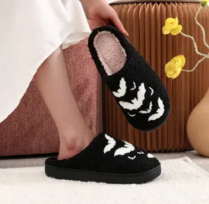 Pantuflas de Halloween con Diseño de Murciélago Bordado, Pantuflas de Felpa Cómodas de Algodón, Pantuflas Personalizadas Cálidas para Interiores para <span class=keywords><strong>Hombre</strong></span> - Product Image 5