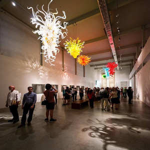 Luminaire suspendu personnalisé en verre soufflé hall d'hôtel villa décoration fête lustre de couleur à led - Product Image 2