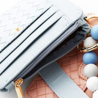 Dompet Kartu Kulit PU Logo Kustom Wanita, Gantungan Kunci Gelang Manik Silikon, Dompet Koin Mini Clutch
