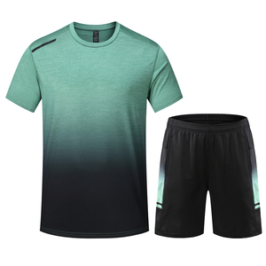 Completo Sportivo Estivo da Uomo 2026 Personalizzabile con il Tuo Logo, Traspirante, Lunghezza al Ginocchio, Due Pezzi: Maglia e Pantaloni Jogger in Spandex/Poliestere con Elastico in Vita - Product Image 2