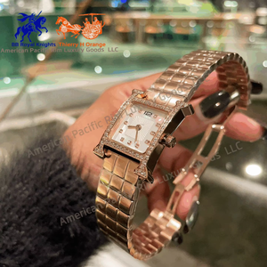 Conjunto de Joyería para Mujer Marca H 2024, Reloj y Brazalete de Acero Inoxidable Dorado con Caja para Regalo de Negocios o Fiesta, Ronda - Product Image 5