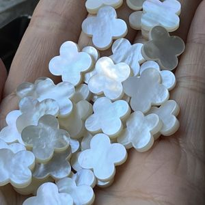 Piedras Preciosas de Trébol de Cuatro Hojas de Concha Blanca Natural Tratadas con Calor, de Doble Cara y con Cambio de Color para la Fabricación de Joyas - Product Image 5