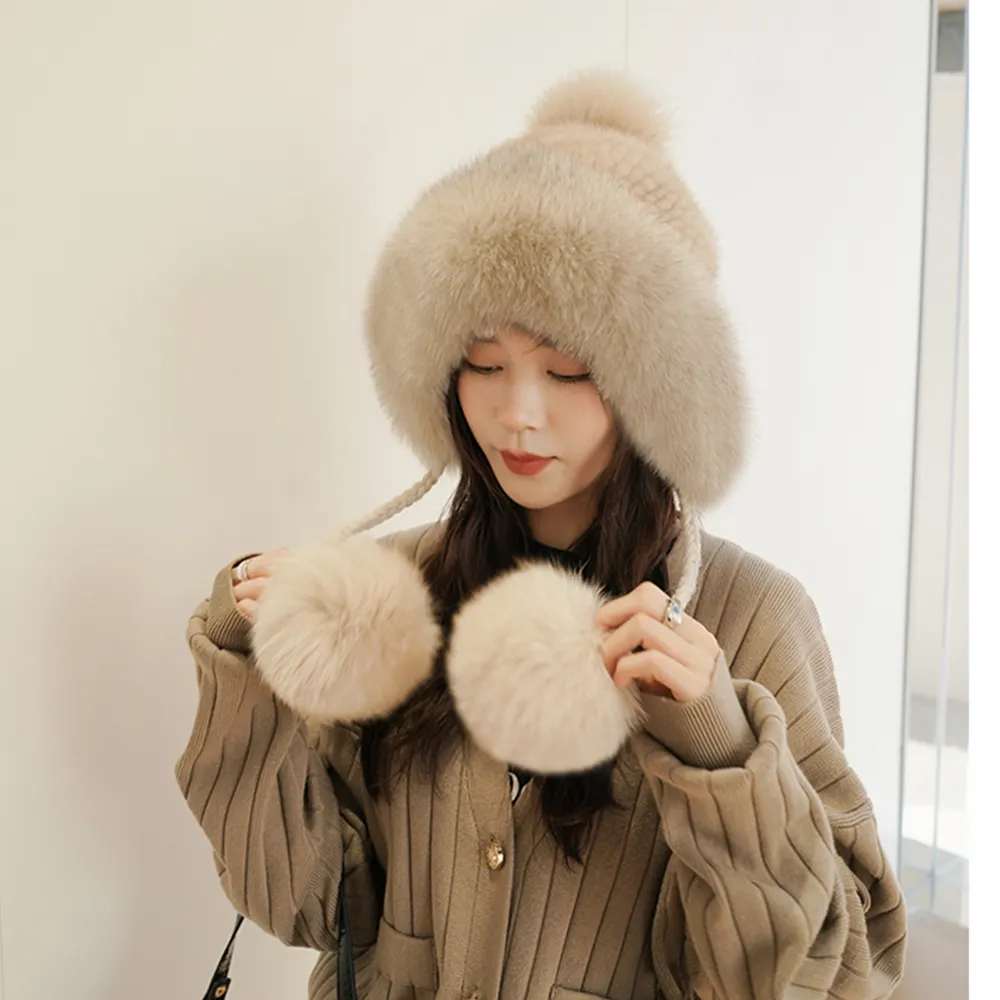 2023冬の女性の毛皮の帽子本物のミンクの毛皮のニット帽、厚いキツネの毛皮のトリムとポンポン