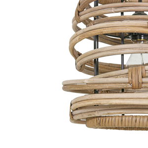 La lampe 008 B combine le rotin naturel et le fer durable dans un design élégant et moderne, ajoutant un charme artistique et une chaleur au confort des halls d'hôtel. - Product Image 5