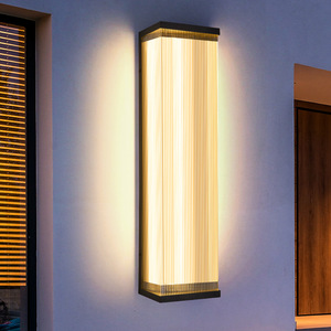 โคมไฟติดผนัง LED กันน้ำสำหรับภายนอกอาคาร แสงวอร์มไวท์ เหมาะสำหรับประตูวิลล่า ลานบ้าน เสาประตู - Product Image 1