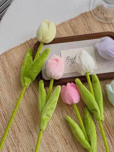 ของขวัญวันวาเลนไทน์ วันแม่ สไตล์อินส์ ช่อดอกทิวลิปผ้าเนื้อนุ่มพิเศษ ของเล่นตุ๊กตาดอกไม้สำหรับงานแต่งงาน - Product Image 2