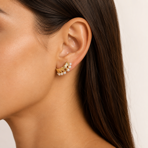 Boucles d'oreilles créoles en forme d'éventail avec fausses perles dorées, en acier inoxydable texturé coquille, plaqué or 14K sous vide - Product Image 5