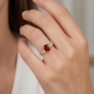 แหวนแต่งงานวินเทจประดับพลอยมรกตทรงเหลี่ยม 2 กะรัต ทองคำแท้ 14K ยี่ห้อ SGARIT พร้อมใบรับรอง IGI สำหรับผู้หญิง ไซส์ 4-15 - Product Image 6