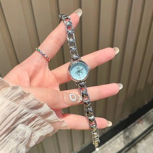 Reloj de cuarzo para mujer con cadena en forma de corazón, esfera de mariposa, reloj de pulsera vintage a la moda para mujer - Product Image 3