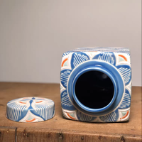 Vase carré en porcelaine classique de style européen américain, peint à la main avec un motif de poisson bleu, vase décoratif pour la maison
