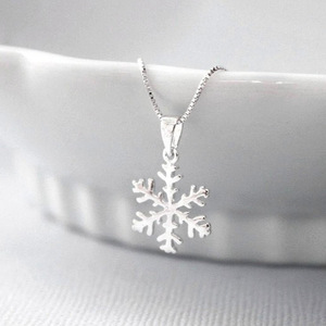 Collana con Ciondolo a Fiocco di Neve in Argento 925 con Catena a Maglia Classica Unisex per Uso Quotidiano - Product Image 1