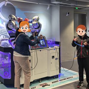 Machine d'arcade de combat robotisé interactive à télécommande, avec robots humanoïdes RC à commande par jetons, pour attaques rotatives et combats de boxe - Product Image 5