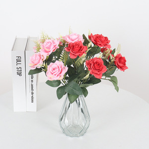Bouquet de roses artificielles Jessie, 6 têtes, fleurs en soie rouges, arrangement floral décoratif pour la maison et la décoration de mariage - Product Image 3