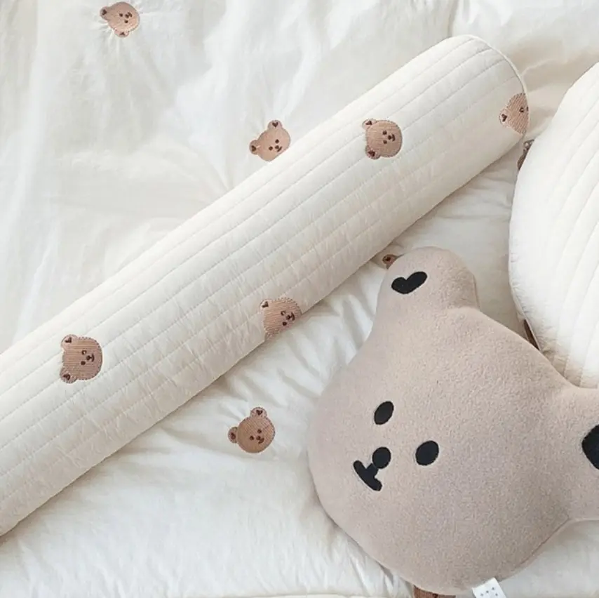 Coreano algodão acolchoado do bebê berço cama Bumper Bear Olive bordado cilíndrico crianças bebê travesseiros berço protetor