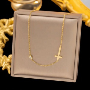 Collar ZYO de Moda para Mujer, en Acero Inoxidable con Baño de Oro de 18k, con Colgante de Zirconia en Forma de Concha, Trébol, Cruz, Mariposa, Letra y Corazón - Product Image 6