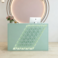 Comptoir de réception moderne et minimaliste personnalisé avec panneau LED éclairé pour salon de beauté et boutique de vêtements