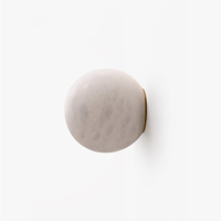 Applique murale moderne Globe avec abat-jour en marbre, textures uniques, éclairage de salle de bain en marbre pour chambre, salon, escaliers