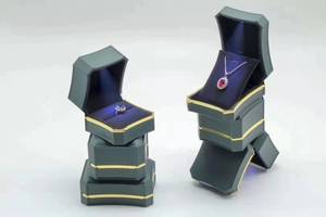Caja de joyería lacada roja de lujo, estuche lacado para boda, caja para anillos y colgantes con luz LED - Product Image 6