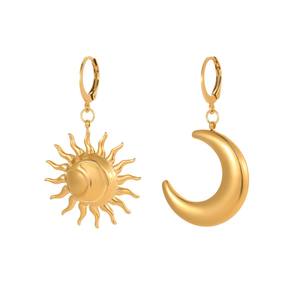 Pendientes de aro asimétricos Sun Moon Chapado en oro Pendientes de diseño celestial Joyería de declaración única para mujeres en estilo místico - Product Image 4