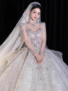 NDB10472 Abito da Sposa Lungo in Chiffon a Maniche Lunghe con Scollo a V e Strascico Ricamato con Perline e Pizzo Lucido - Product Image 4