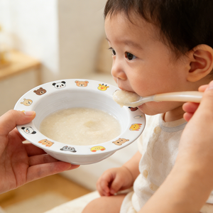 Bol d'alimentation en mélamine pour enfants de 420 ml avec mesures en relief et trou de suspension - Product Image 1