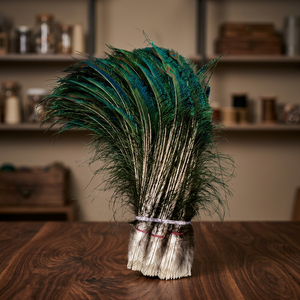 Plumas de pavo real teñidas naturalmente en verde y azul para disfraces de carnaval, danza y manualidades. - Product Image 3