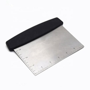 Raspador de masa de acero inoxidable 430 de grado alimenticio con escala de medición - Product Image 4