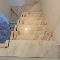 Dalles de marbre onyx rose poli pour escalier moderne en spirale intérieur de villa