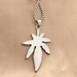 Collier avec pendentif en forme de feuille en acier inoxydable pour homme, design géométrique rétro punk, bijoux tendance - Product Image 2