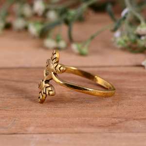 Bague Feuille Faite Main en Argent Plaqué Or 14K avec Sertissage Bezel, Luxe d'Inspiration Naturelle, pour Mariage et Soirée, pour Femme - Product Image 4