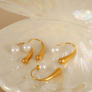 ต่างหูทรงหยดน้ำชุบทอง 18k ประดับมุกปลอมรูปตัว U สำหรับงานปาร์ตี้ เครื่องประดับแฟชั่น - Product Image 3