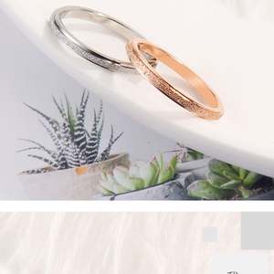 Bague en titane très fine givrée or rose, sable pressé, pour couples, hommes et femmes, bijoux, bague pour femmes - Product Image 2