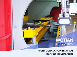 Pressa Piegatrice in Acciaio Inox Completamente Automatica con Funzione di Programmazione, Motore, Ingranaggi e Memoria per Lavorazione di Parti Complesse - Product Image 4