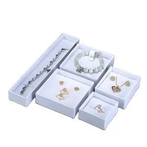 Пользовательские белые ювелирные изделия упаковочная коробка дисплей набор белый картон кольцо подарочная упаковка
