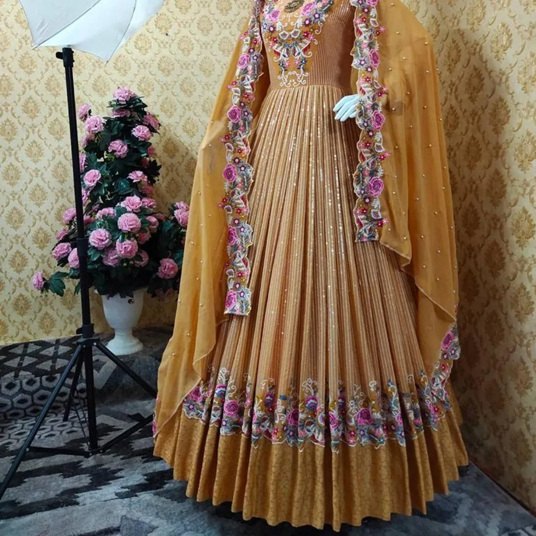 فستان زفاف هندي باكستاني, فستان زفاف هندي باكستاني بتصميم شولي ، فستان زفاف تقليدي للعروس الباكستانية ليهنجا ساري لينجا
