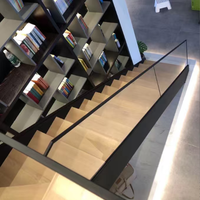 Escalier flottant en bois pour appartement préfabriqué au design moderne et épuré, avec marches en bois pour l'intérieur
