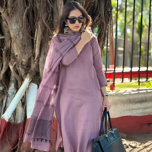 2025 Hot Sale Women's Indian Pakistani Kurti Set Purple Printed V-Nack Heavy Rayon Sleeve Pant - Product Image 1