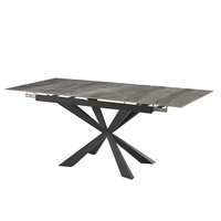 Table de restaurant contemporaine extensible avec pieds en métal croisés, plateau en pierre, table de salle à manger de luxe
