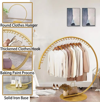 Présentoir créatif en métal or argent C forme ronde présentoirs à vêtements présentoir circulaire au sol pour vêtements