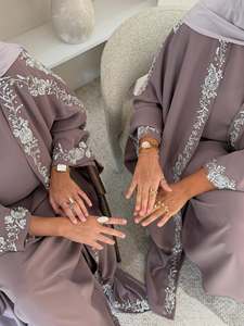 Abaya di Lusso Personalizzata Loriya con Vestito Interno, Set Modesto in 2 Pezzi per Donne Musulmane, Moda Islamica di Dubai - Product Image 1