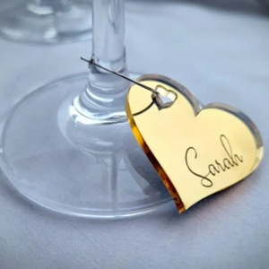 Étiquettes personnalisées en acrylique en forme de cœur pour verres à vin, marqueurs de boissons avec nom, breloques pour mariage, <span class=keywords><strong>anniversaire</strong></span>, fête, accessoires d'identification de tasses - Product Image 2