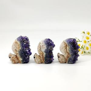 Ornement de luxe artisanal écologique en améthyste naturelle en grappe, motif petit écureuil dessin animé, cristal de chrysanthème brut pour la maison - Product Image 2