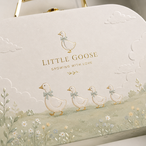 Boîte à souvenirs de luxe pour bébé, en forme de <span class=keywords><strong>valise</strong></span>, avec gaufrage en feuille d'or, boîte cadeau rigide pour ensembles de nouveau-nés - Product Image 2