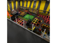 Équipement de trampoline et de parc de football intérieur sur mesure avec fosse à mousse et parcours ninja pour enfants FEC