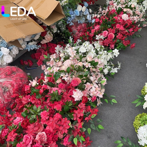 โรงงาน LEDA รับผลิตพรมดอกไม้ประดิษฐ์หลากสีสำหรับงานแต่งงาน พรมดอกไม้ประดับทางเดินแบบโมเดิร์น ทำจากผ้าไหมสำหรับฤดูใบไม้ผลิ - Product Image 2