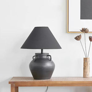 Lampada da Tavolo Rustica Stile Boho Chic Vintage in Ceramica con Paralume in Tessuto Finitura Anticata Unica Lampada da Tavolo a Forma di Brocca di Vino Antica - Product Image 3
